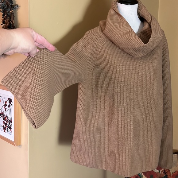 MAXMARA Size XL Oversized Ribbed Taupe Turtleneck 100% Pure New Wool Luxe $649 - Picture 4 of 11